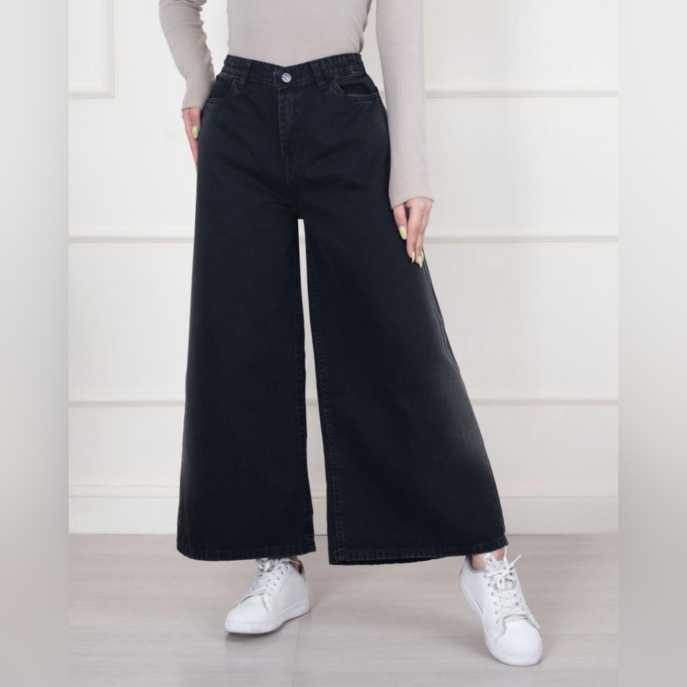 Wide-Leg Black Denim Jeans